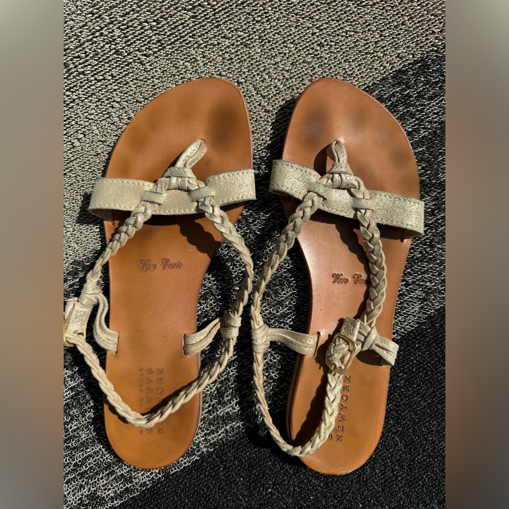 Barney’s New York Vero Cuoio Leather Sandal Size 38